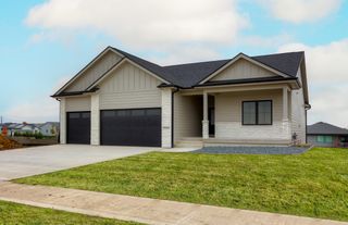 16620 Deerview Drive, Urbandale, IA 50323