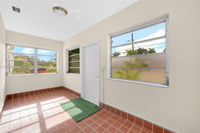 3271 NW 18th Ter, Miami, FL 33125