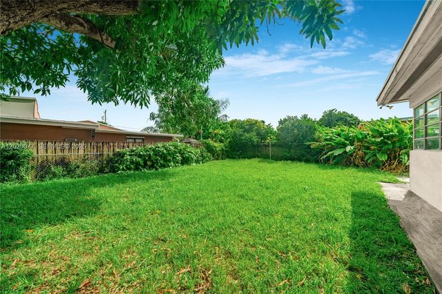 3271 NW 18th Ter, Miami, FL 33125