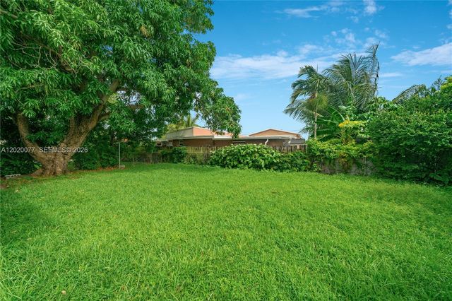 3271 NW 18th Ter, Miami, FL 33125