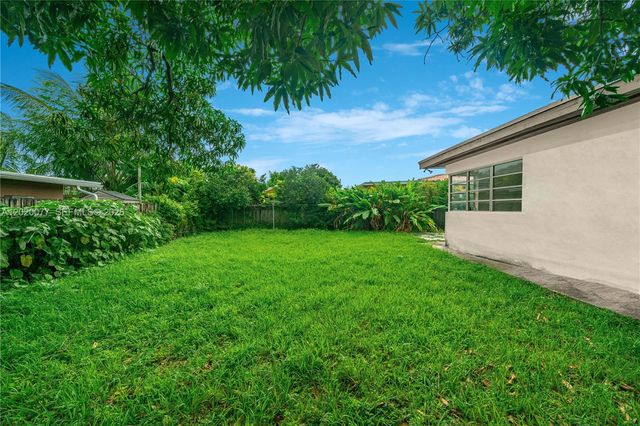 3271 NW 18th Ter, Miami, FL 33125