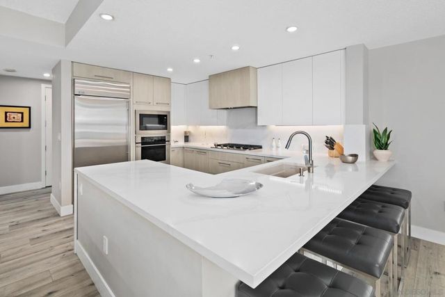 1205 Pacific Hwy 1206, San Diego, CA 92101