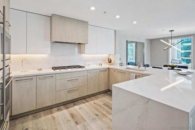 1205 Pacific Hwy 1206, San Diego, CA 92101