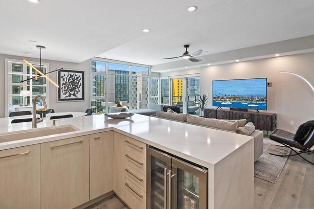 1205 Pacific Hwy 1206, San Diego, CA 92101