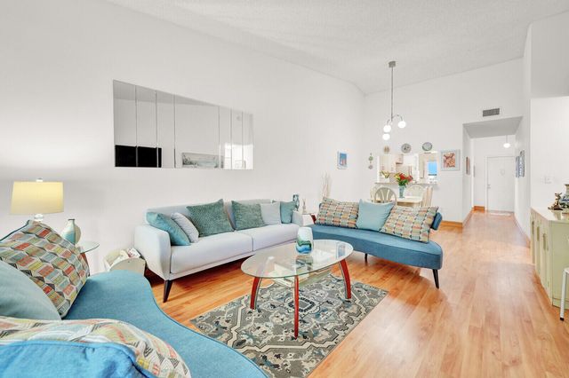 7867 Willow Spring Drive 821, Lake Worth, FL 33467