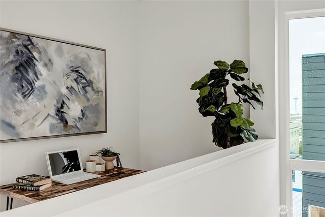 627 13th Avenue E, Seattle, WA 98102