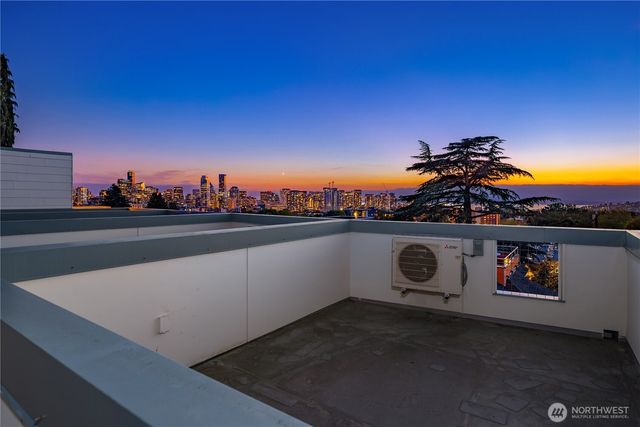 627 13th Avenue E, Seattle, WA 98102