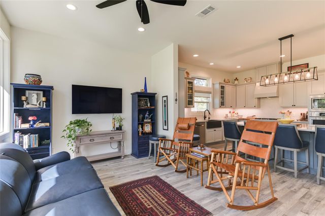 1532 County Road 337, Lexington, TX 78947