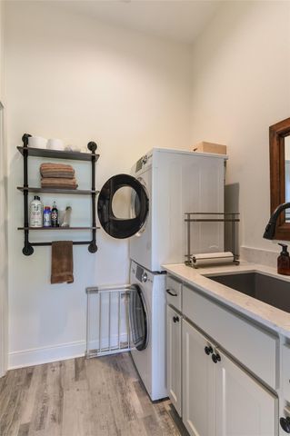 1532 County Road 337, Lexington, TX 78947