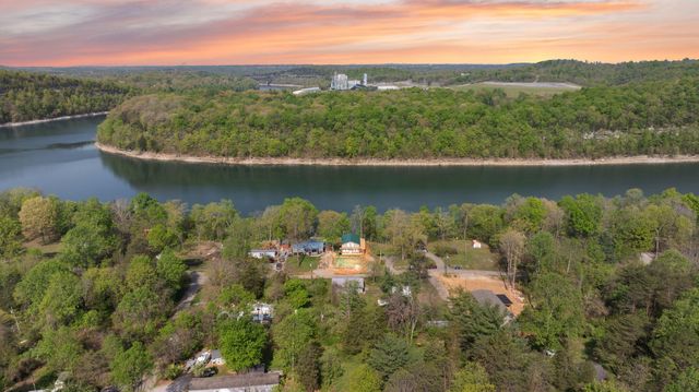 973 Stonegate Dr, Burnside, KY 42519