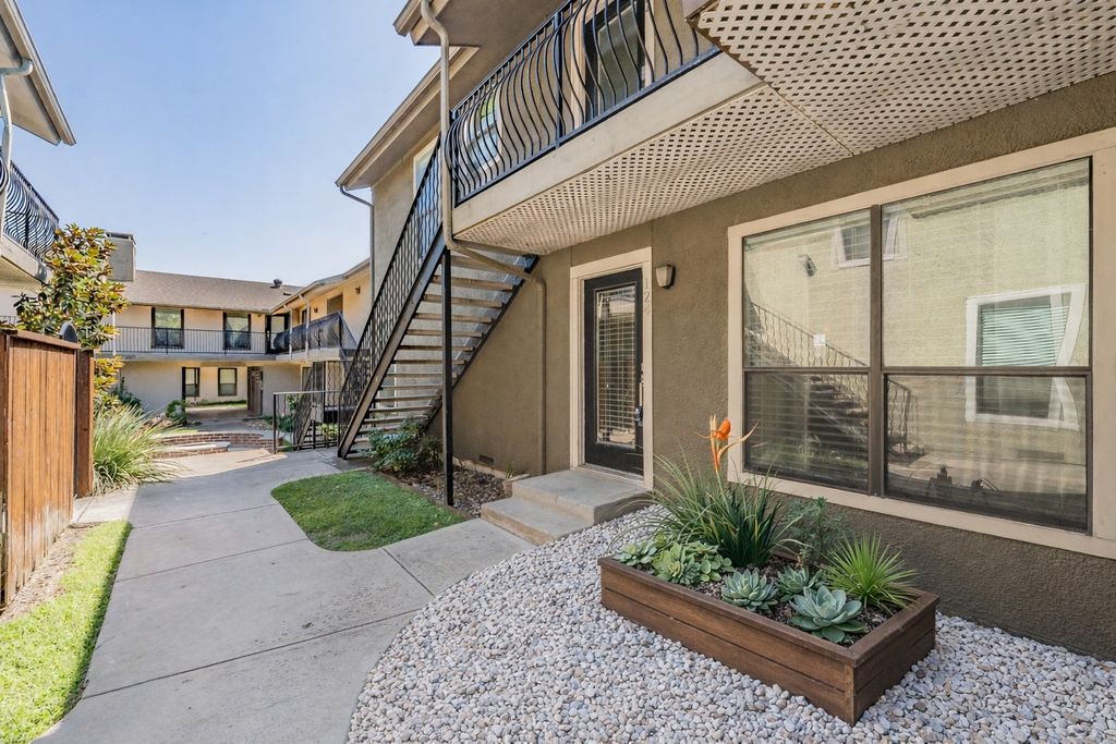 5816 Birchbrook Drive 124, Dallas, TX 75206