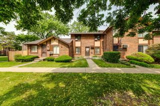 1S134 Holyoke Lane, Villa Park, IL 60181
