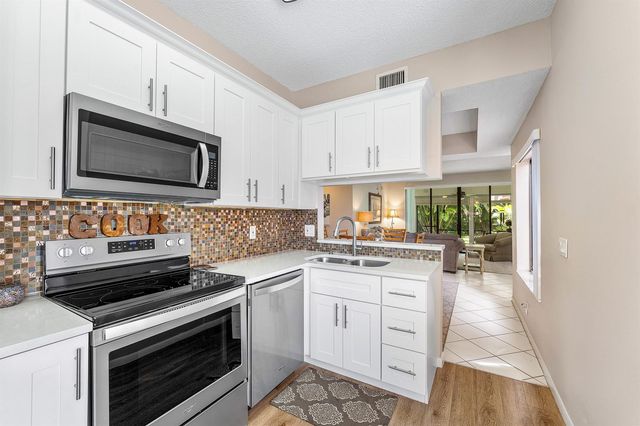 7685 Lexington Club Boulevard B, Delray Beach, FL 33446