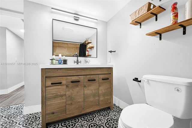 3900 N Hills Dr 303, Hollywood, FL 33021