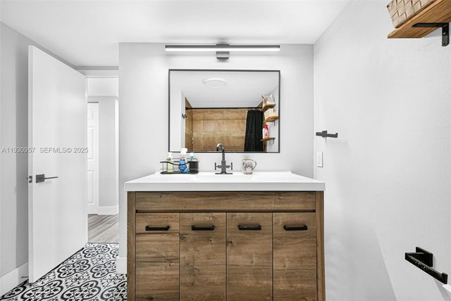 3900 N Hills Dr 303, Hollywood, FL 33021