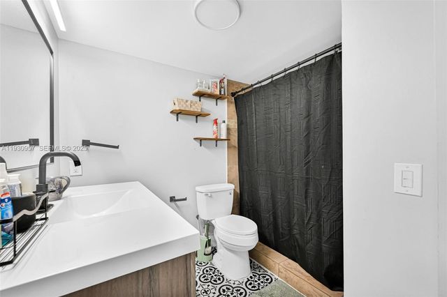 3900 N Hills Dr 303, Hollywood, FL 33021