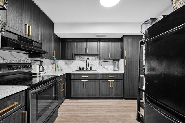 3900 N Hills Dr 303, Hollywood, FL 33021