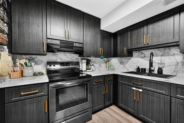 3900 N Hills Dr 303, Hollywood, FL 33021