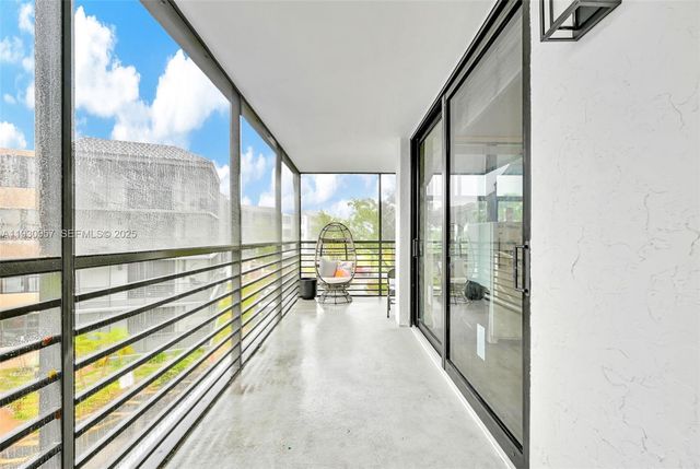 3900 N Hills Dr 303, Hollywood, FL 33021