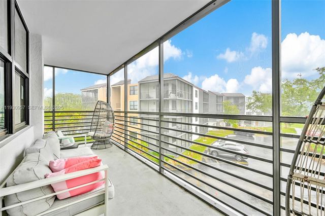 3900 N Hills Dr 303, Hollywood, FL 33021