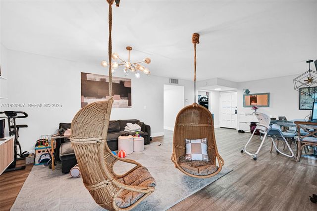 3900 N Hills Dr 303, Hollywood, FL 33021