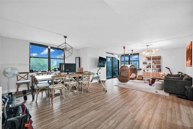 3900 N Hills Dr 303, Hollywood, FL 33021