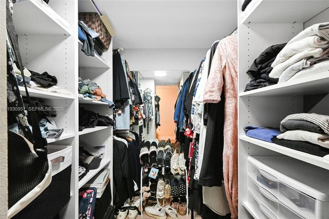 3900 N Hills Dr 303, Hollywood, FL 33021