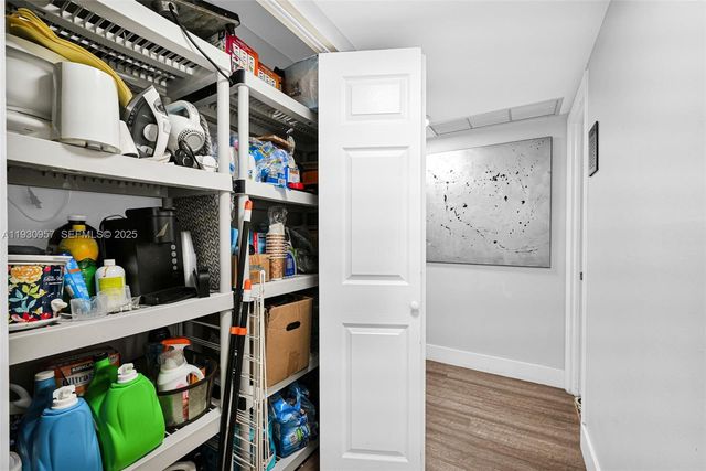 3900 N Hills Dr 303, Hollywood, FL 33021