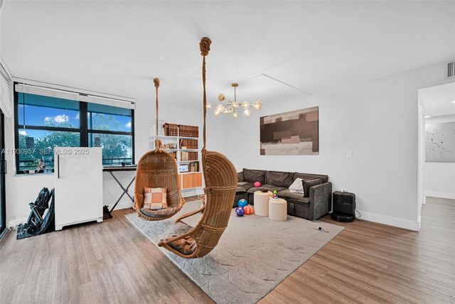 3900 N Hills Dr 303, Hollywood, FL 33021