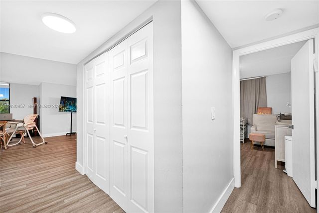 3900 N Hills Dr 303, Hollywood, FL 33021