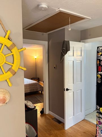 187 Ninigret Ave, Mashpee, MA 02649