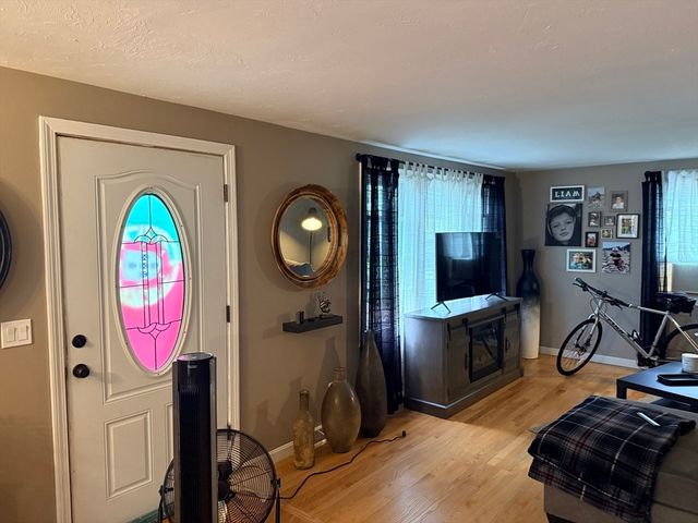187 Ninigret Ave, Mashpee, MA 02649