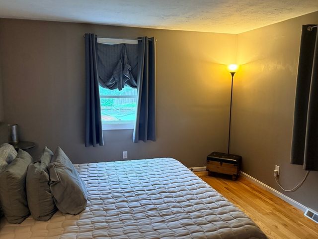 187 Ninigret Ave, Mashpee, MA 02649