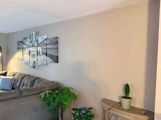 187 Ninigret Ave, Mashpee, MA 02649