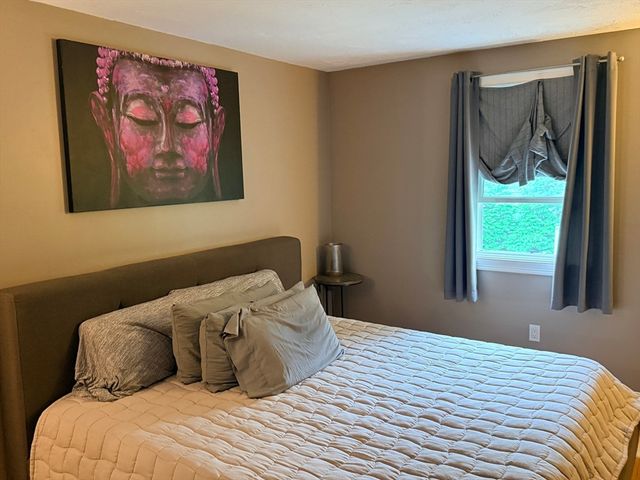 187 Ninigret Ave, Mashpee, MA 02649