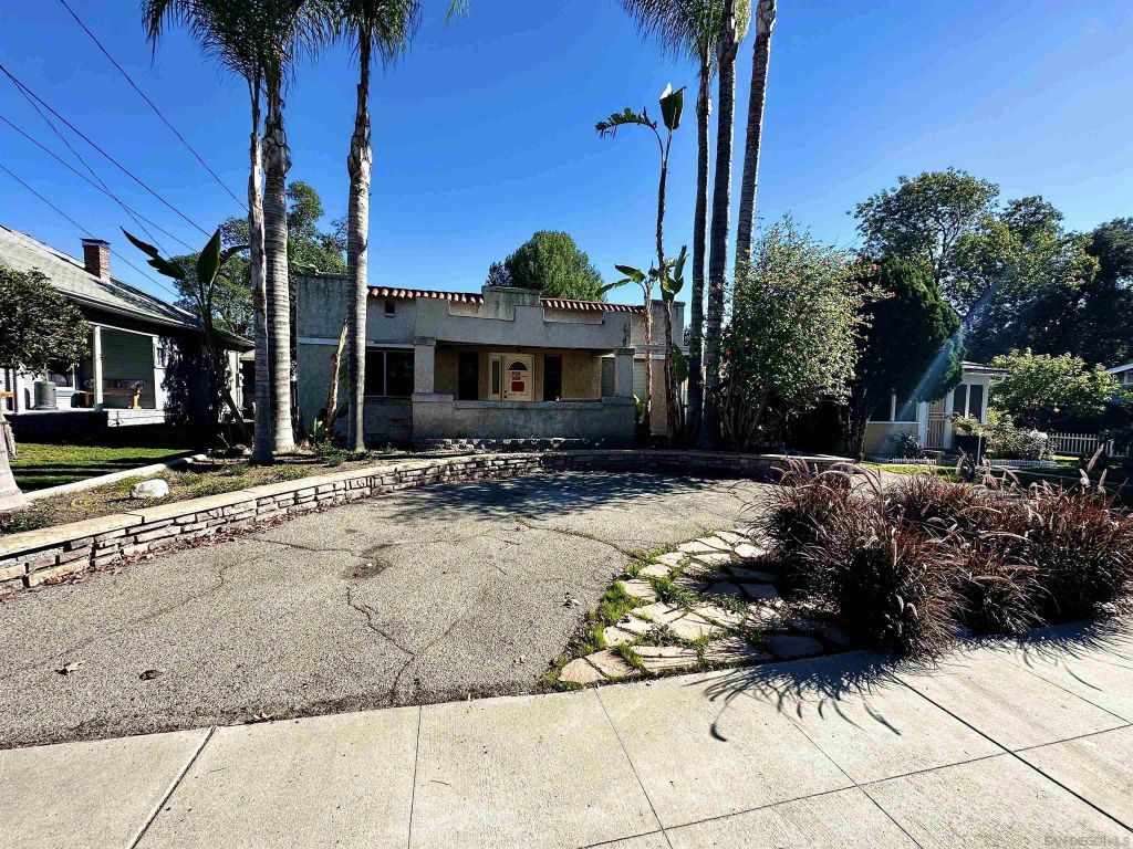 282 N 6th Avenue, Upland, CA 91786