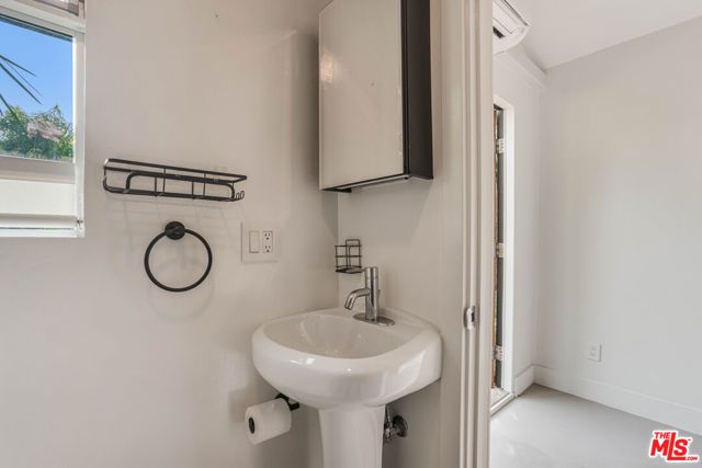 2401 32nd Street, Santa Monica, CA 90405