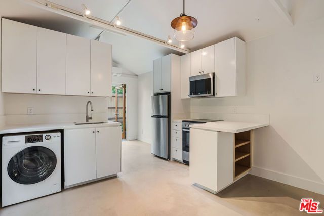 2401 32nd Street, Santa Monica, CA 90405