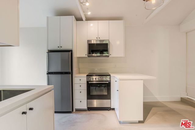 2401 32nd Street, Santa Monica, CA 90405