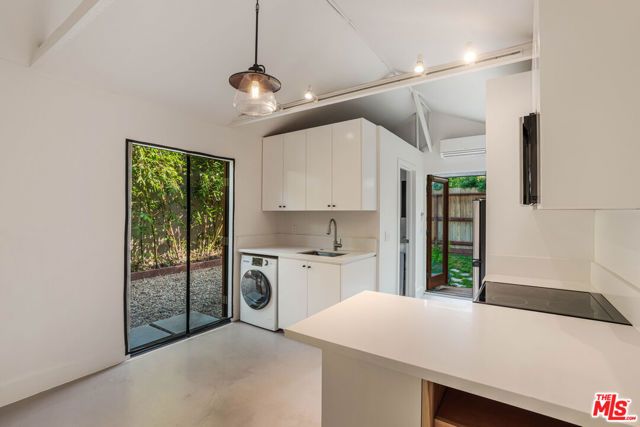 2401 32nd Street, Santa Monica, CA 90405