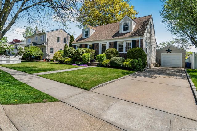 2713 Fortesque Avenue, Oceanside, NY 11572