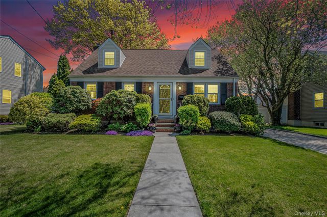 2713 Fortesque Avenue, Oceanside, NY 11572