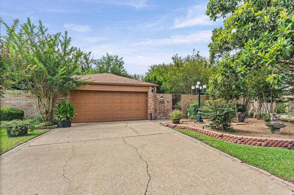 6903 Bullinger Drive, Spring, TX 77379