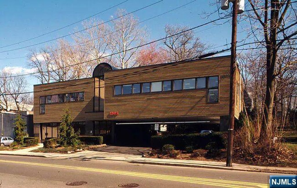 1345 Queen Anne Road, Teaneck, NJ 07666