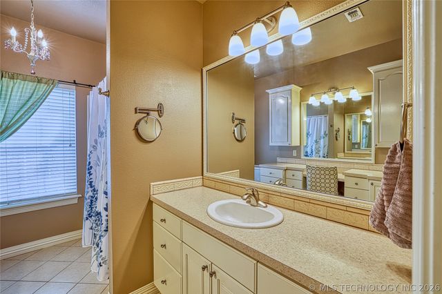 29 River Oaks Avenue, Mcalester, OK 74501