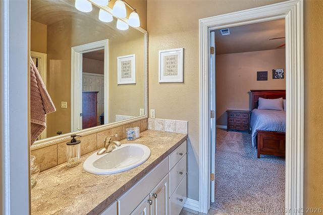 29 River Oaks Avenue, Mcalester, OK 74501