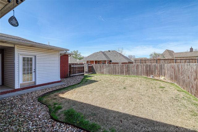 29 River Oaks Avenue, Mcalester, OK 74501