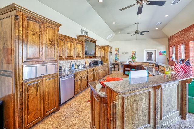 29 River Oaks Avenue, Mcalester, OK 74501