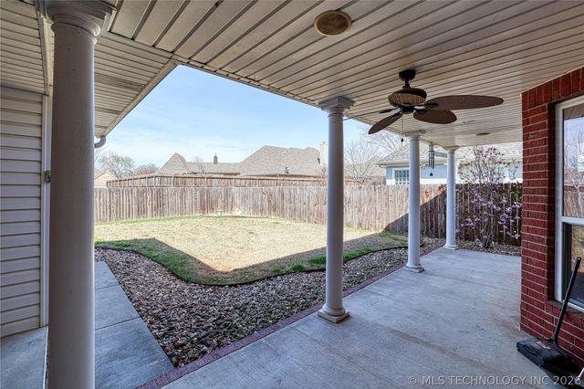 29 River Oaks Avenue, Mcalester, OK 74501
