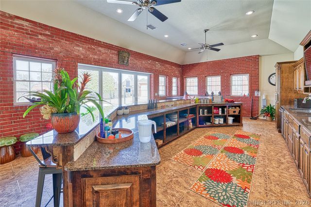 29 River Oaks Avenue, Mcalester, OK 74501